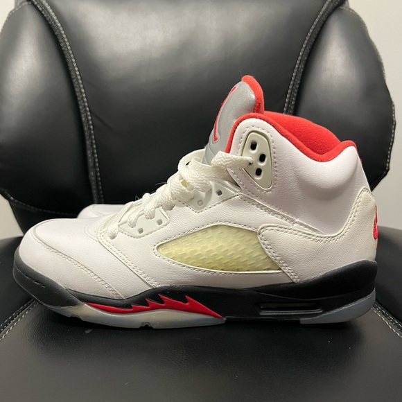 Air Jordan 5 Retro GS Fire Red - Picture 6 of 11